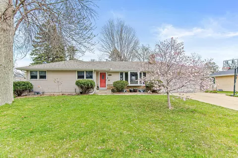 6005 Parnell Ave, Edina, MN 55424