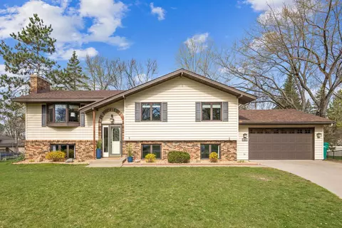 5465 Saint Albans St N, Shoreview, MN 55126