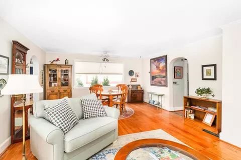 Living - 3322 Minnesota Ave, Duluth, MN 55802 photo 2 of 3