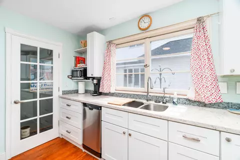 Kitchen - 3322 Minnesota Ave, Duluth, MN 55802 photo 2 of 3