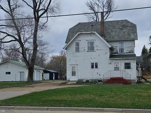 406 3rd St S, Fairmount, ND 58030