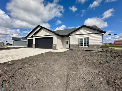 4225 54th Ave S, Fargo, ND 58104