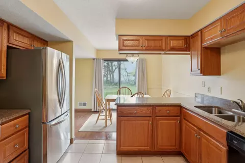3842 Heather Dr, Eagan, MN 55122 photo 10