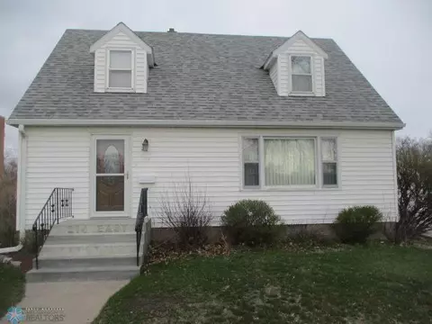 214 E Caledonia Ave, Hillsboro, ND 58045