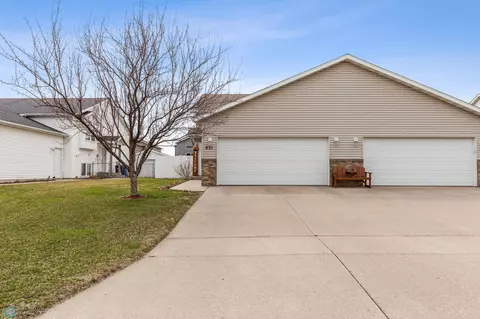831 Woodbridge Cir, Dilworth, MN 56529