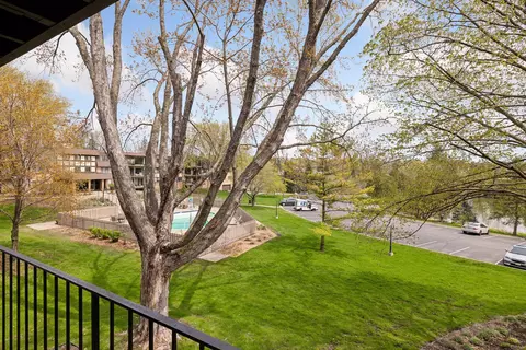 215 Barry Ave S #211, Wayzata, MN 55391