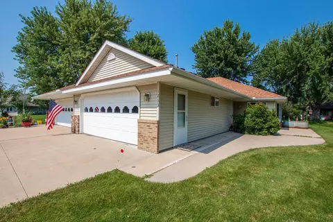1263 Bradford St SE, Hutchinson, MN 55350