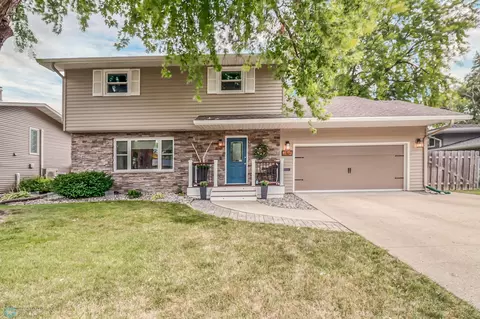 2861 2nd St N, Fargo, ND 58102