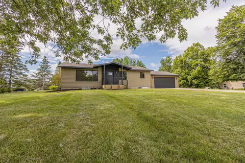 1009 Donna Dr NW, Alexandria, MN 56308