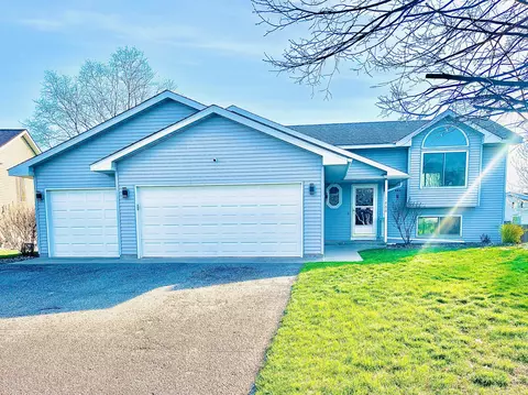 1668 Parkway Ave, Shakopee, MN 55379