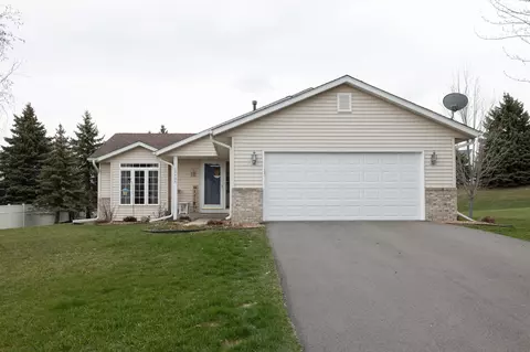 17464 Homestead Trl, Lakeville, MN 55044