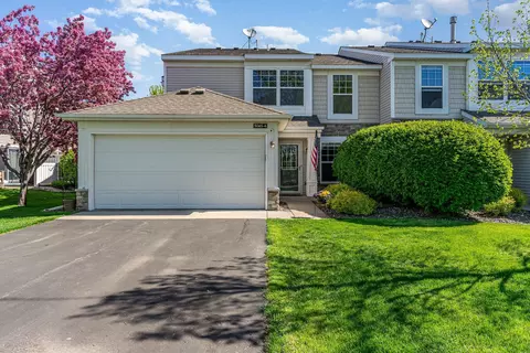 5065 149th St N #4, Hugo, MN 55038