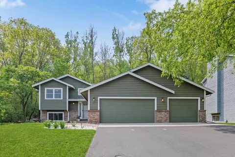 612 Autumn Oaks Ct, Eagan, MN 55123