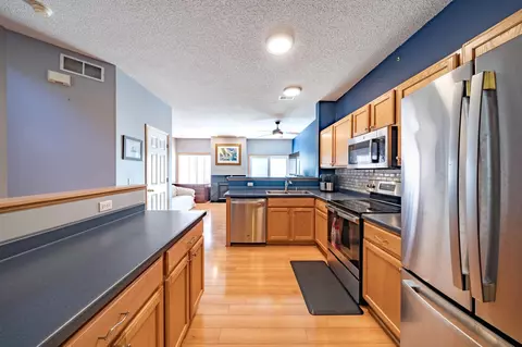 1348 Yorkshire Ln, Shakopee, MN 55379