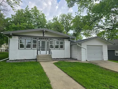 413 4th St E, Jasper, MN 56144
