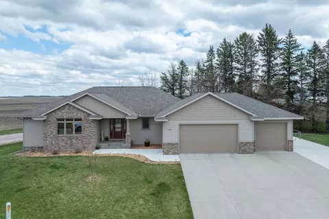 825 Wels Ct, Nicollet, MN 56074