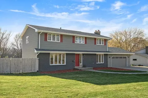1309 Knob Hill Ln, Burnsville, MN 55337