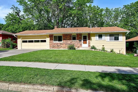 1592 Woodland Dr, Red Wing, MN 55066