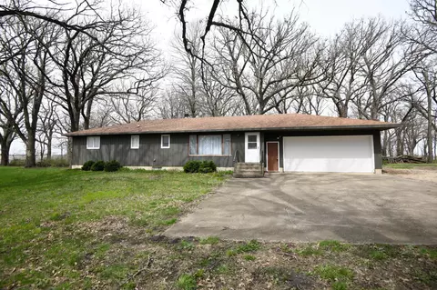 1450 Bright Lake Rd, Ceylon, MN 56121