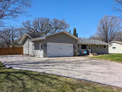 1016 Jorgenson St SE, Hutchinson, MN 55350