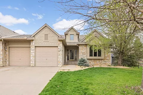 1601 Questwood Dr, Falcon Heights, MN 55113