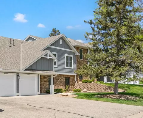 6885 Langford Dr, Edina, MN 55436