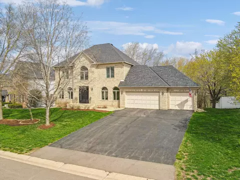 2342 Stone Creek Ln W, Chanhassen, MN 55317