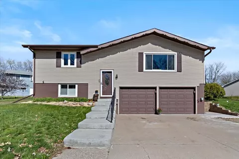1015 Lilac Ln, Lake City, MN 55041