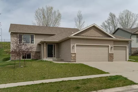 5287 Ridgeway Rd NW, Rochester, MN 55901