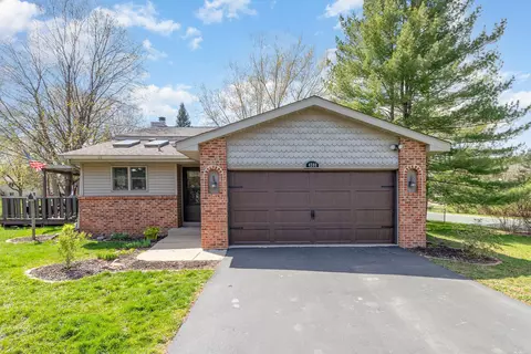 4301 Stirrup St, Eagan, MN 55123