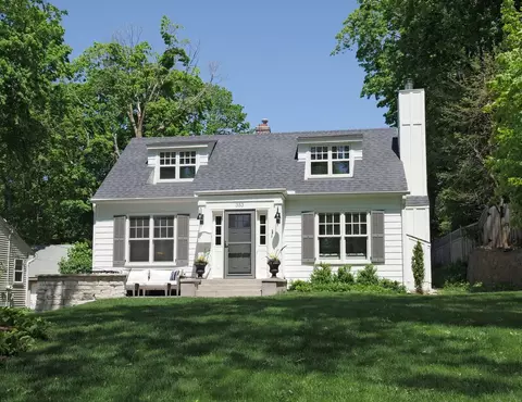 353 Park St E, Wayzata, MN 55391 photo 1