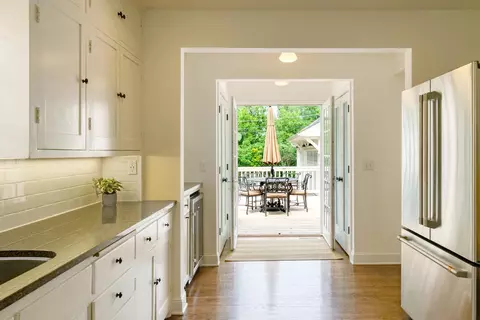 353 Park St E, Wayzata, MN 55391 photo 9