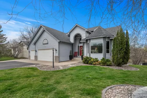 150 Pondview Dr, Loretto, MN 55357