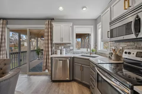 Kitchen - 150 Pondview Dr, Loretto, MN 55357 photo 4 of 7