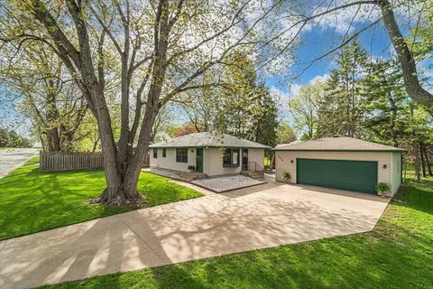 1390 Avalon Ave, Eagan, MN 55121