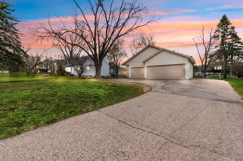 2011 Lake View Dr, Jordan, MN 55352