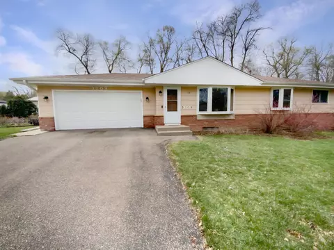 3209 Dana Dr, Burnsville, MN 55337