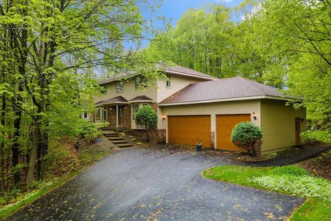 19085 Carsonwood Rd, Deephaven, MN 55391