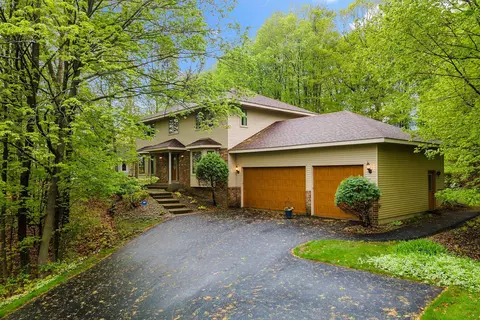 19085 Carsonwood Rd, Deephaven, MN 55391