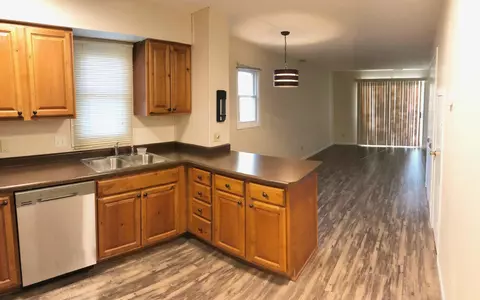 830 Woodgate Dr #106, Vadnais Heights, MN 55127