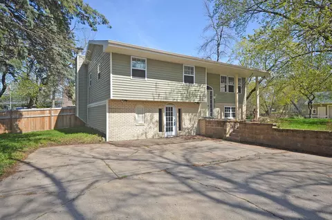86 Glenmar Ave, Mahtomedi, MN 55115