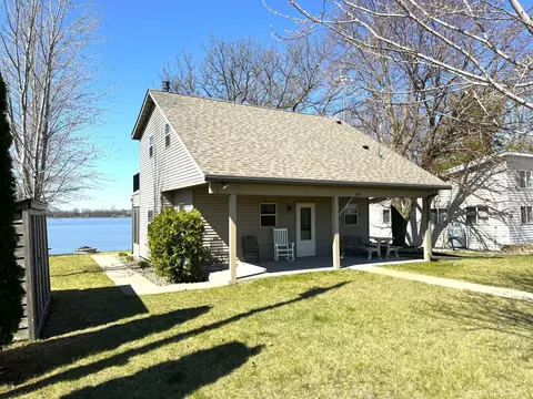 624 Doran Dr, Madison Lake, MN 56063