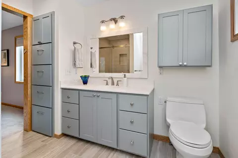 Bath - 9430 Lakeside Trl, Champlin, MN 55316 photo 2 of 4