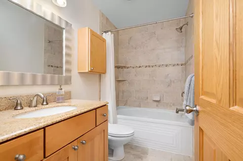 Bath - 9430 Lakeside Trl, Champlin, MN 55316 photo 3 of 4