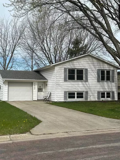 1417 4th Cir NE, Waseca, MN 56093