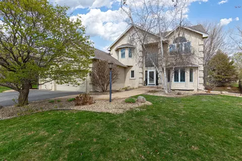 8059 Cimarron Ln, Eden Prairie, MN 55347