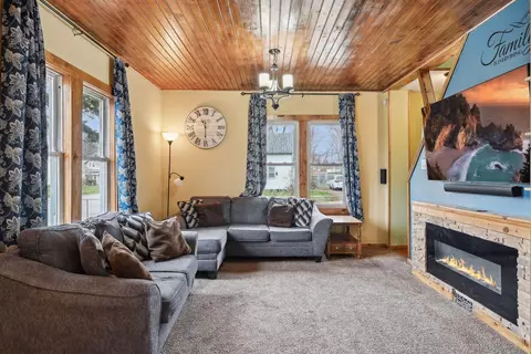 Living - 305 3rd Ave SE, Milaca, MN 56353 photo 4 of 6