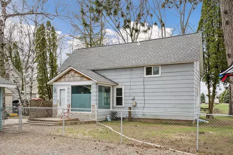 Exterior - 305 3rd Ave SE, Milaca, MN 56353 photo 6 of 12