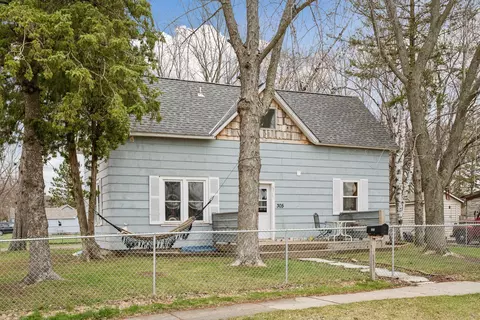 Exterior - 305 3rd Ave SE, Milaca, MN 56353 photo 3 of 12