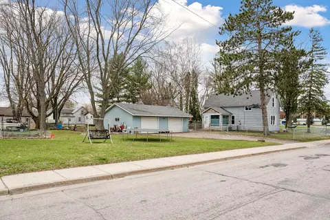 Exterior - 305 3rd Ave SE, Milaca, MN 56353 photo 10 of 12